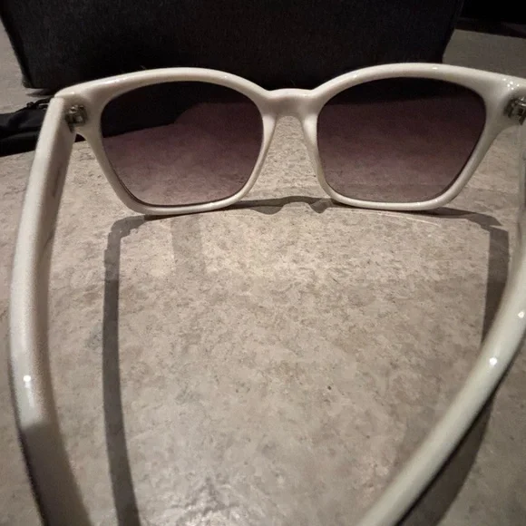 Vintage Oscar de La Renta Classic Black Cat-Eye Women's Sunglasses - - Picture 3 of 5